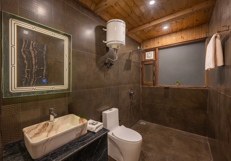 Studio room private en-suite bathroom