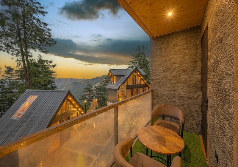 Private garden with outdoor seating at the studio room